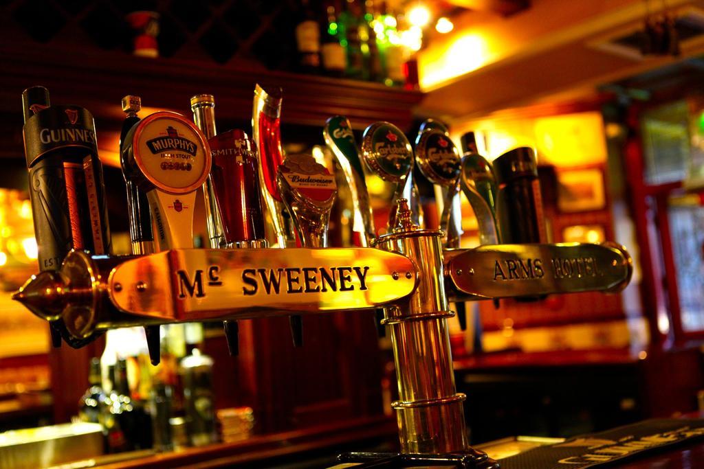 Mcsweeney Arms Hotel Килларни Экстерьер фото