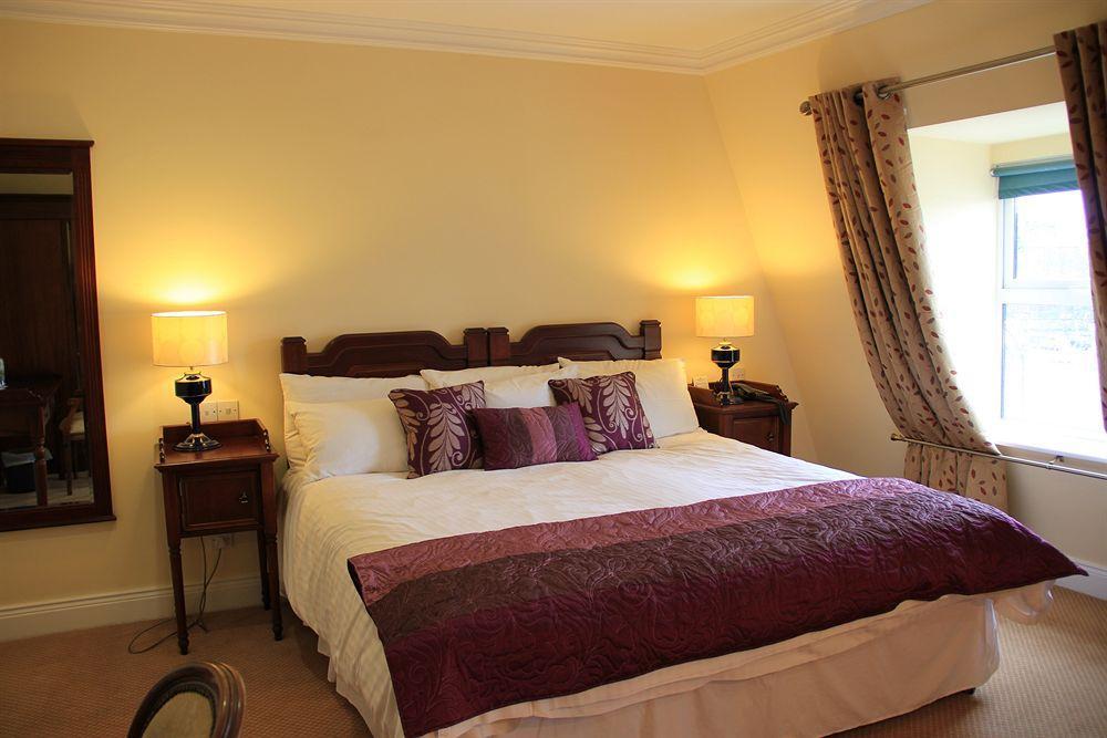 Mcsweeney Arms Hotel Килларни Экстерьер фото