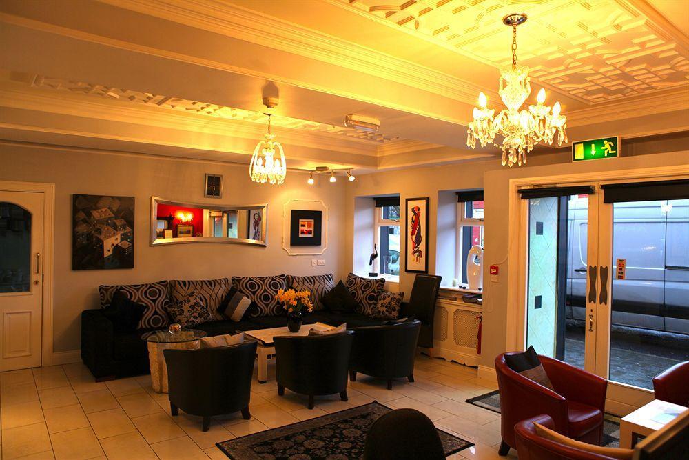 Mcsweeney Arms Hotel Килларни Экстерьер фото