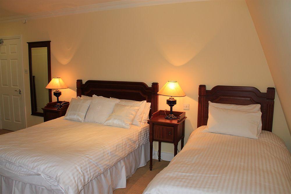 Mcsweeney Arms Hotel Килларни Экстерьер фото
