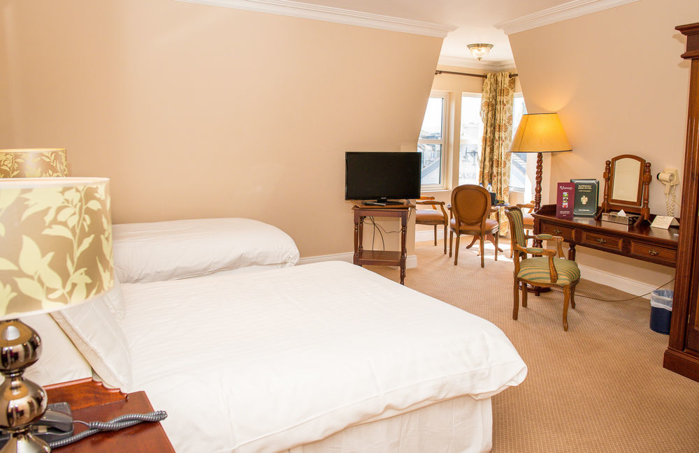 Mcsweeney Arms Hotel Килларни Экстерьер фото