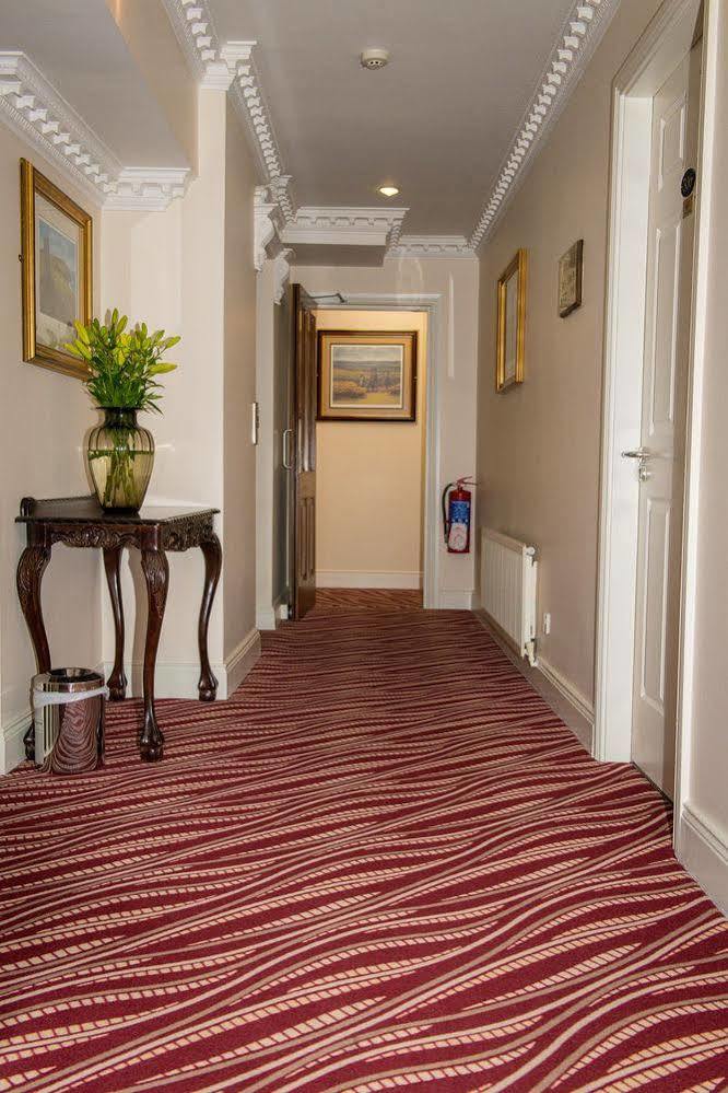 Mcsweeney Arms Hotel Килларни Экстерьер фото