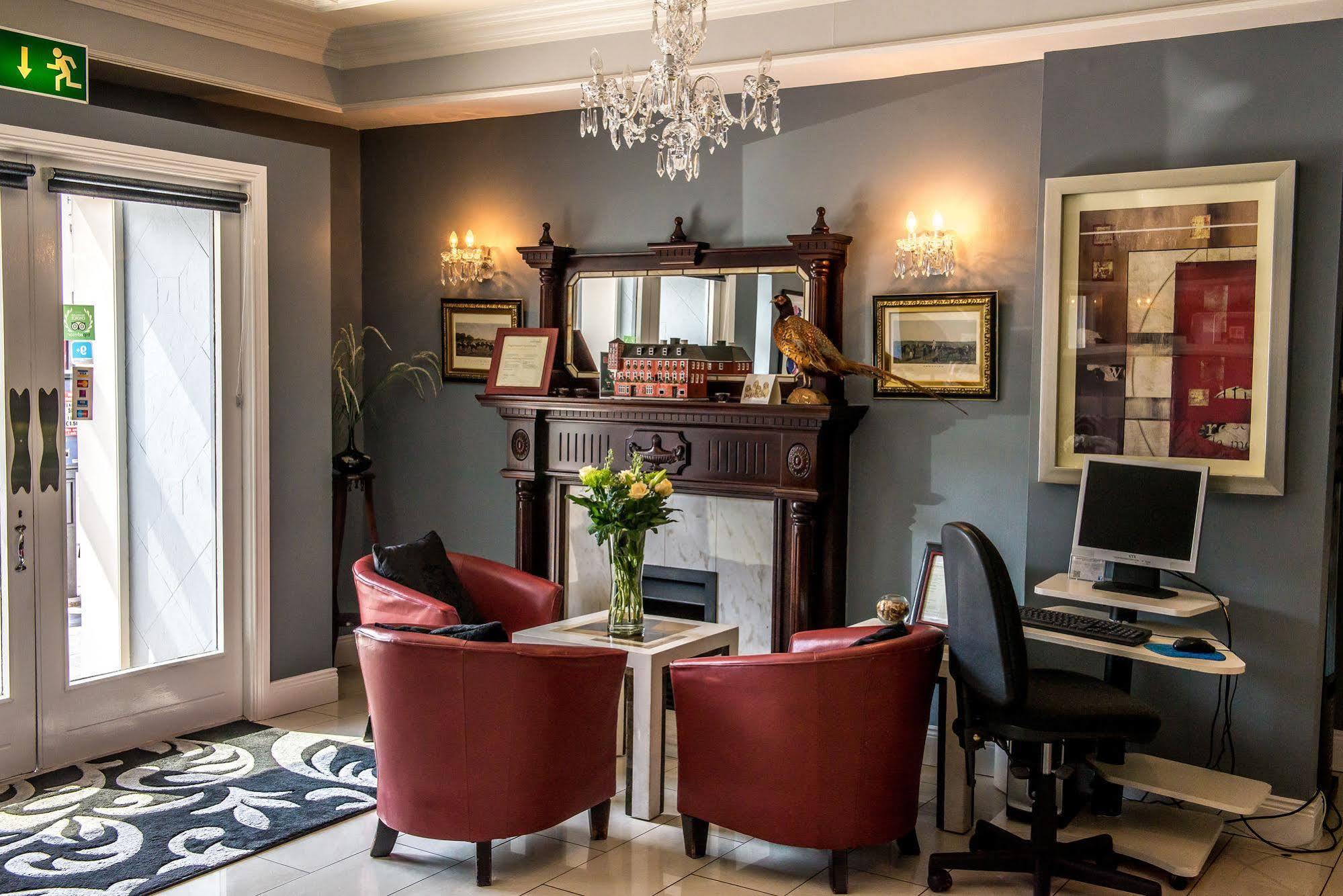Mcsweeney Arms Hotel Килларни Экстерьер фото