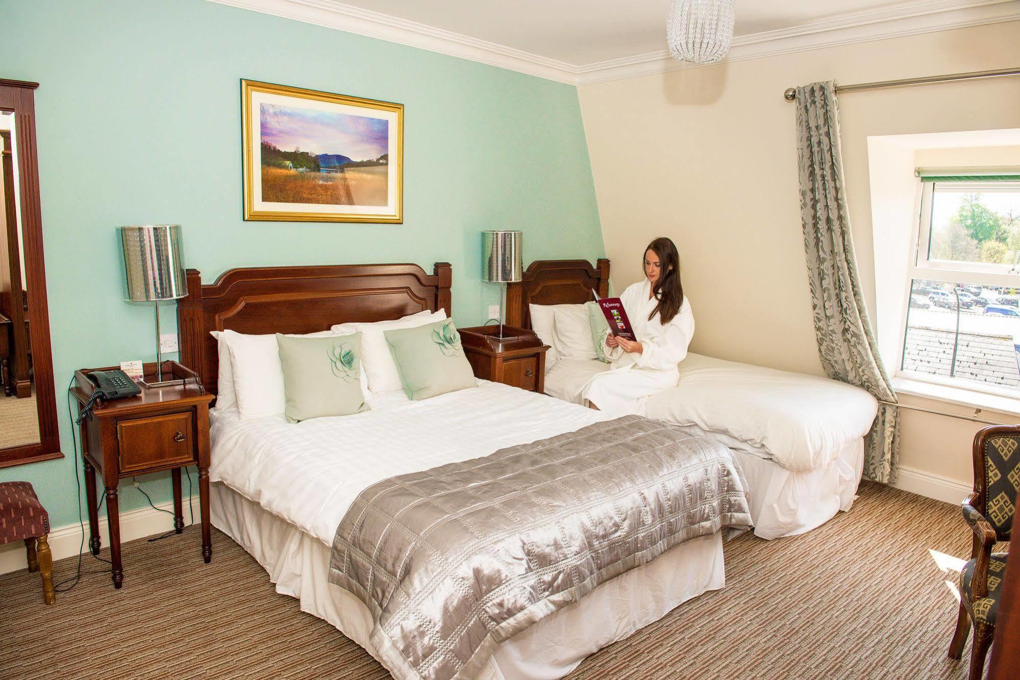 Mcsweeney Arms Hotel Килларни Экстерьер фото