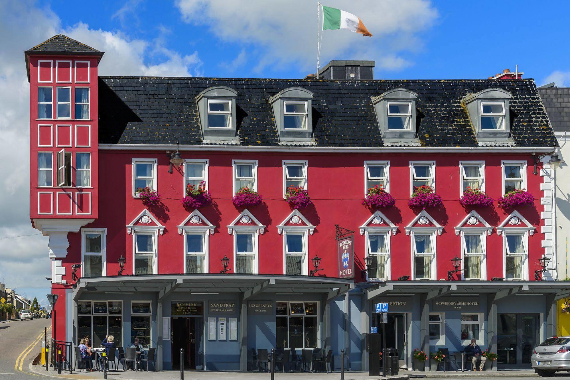 Mcsweeney Arms Hotel Килларни Экстерьер фото