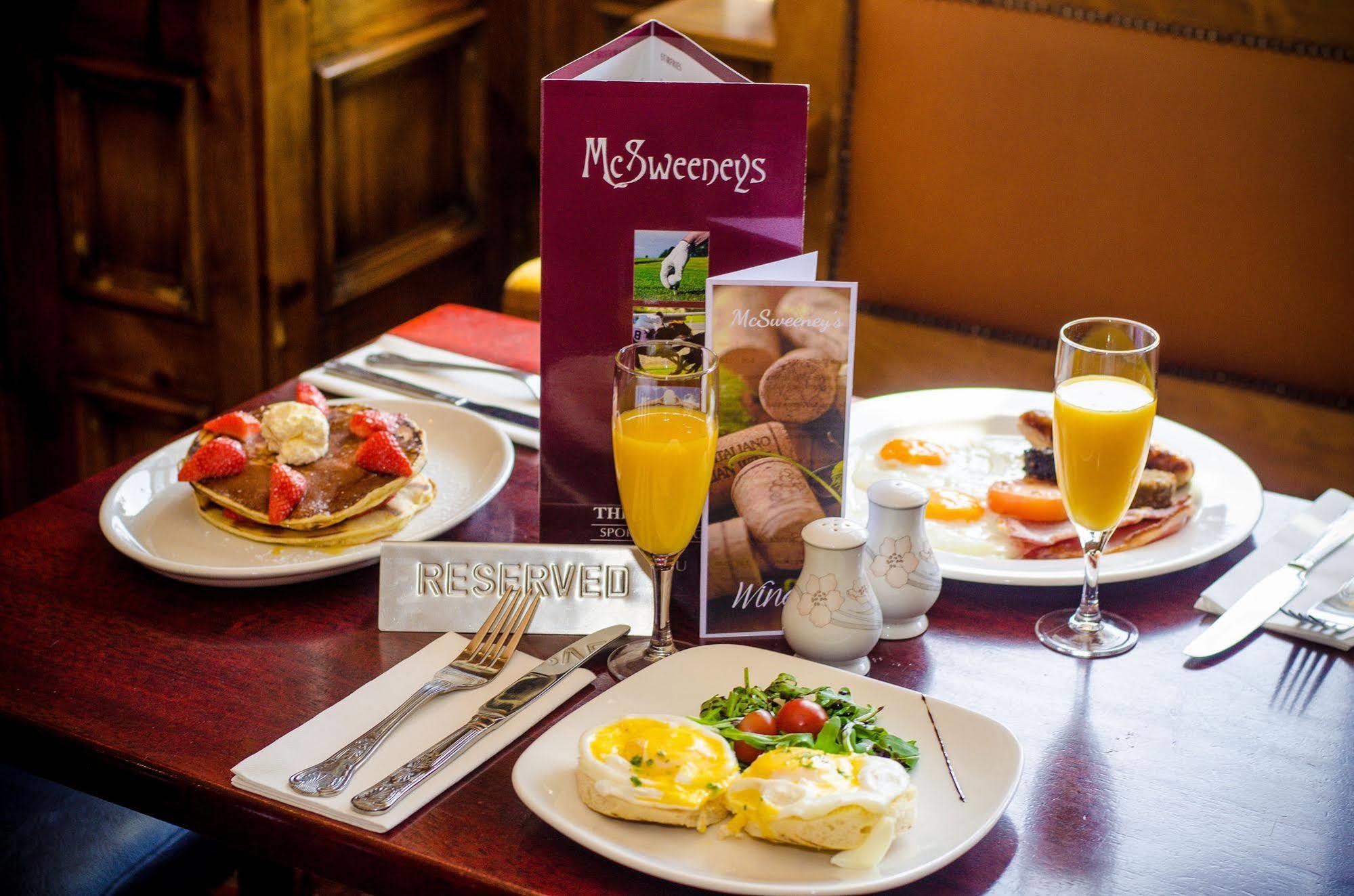 Mcsweeney Arms Hotel Килларни Экстерьер фото