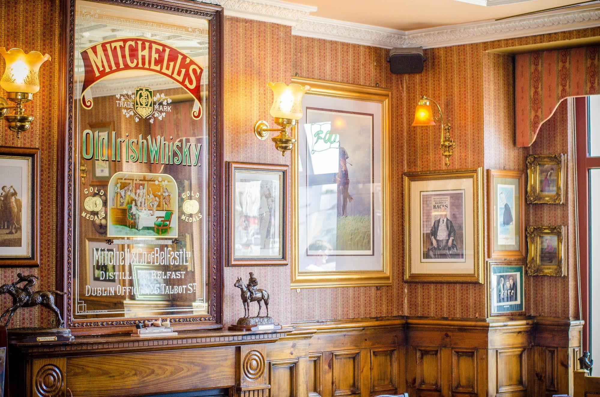 Mcsweeney Arms Hotel Килларни Экстерьер фото
